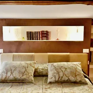  Apartment Teatro Italien